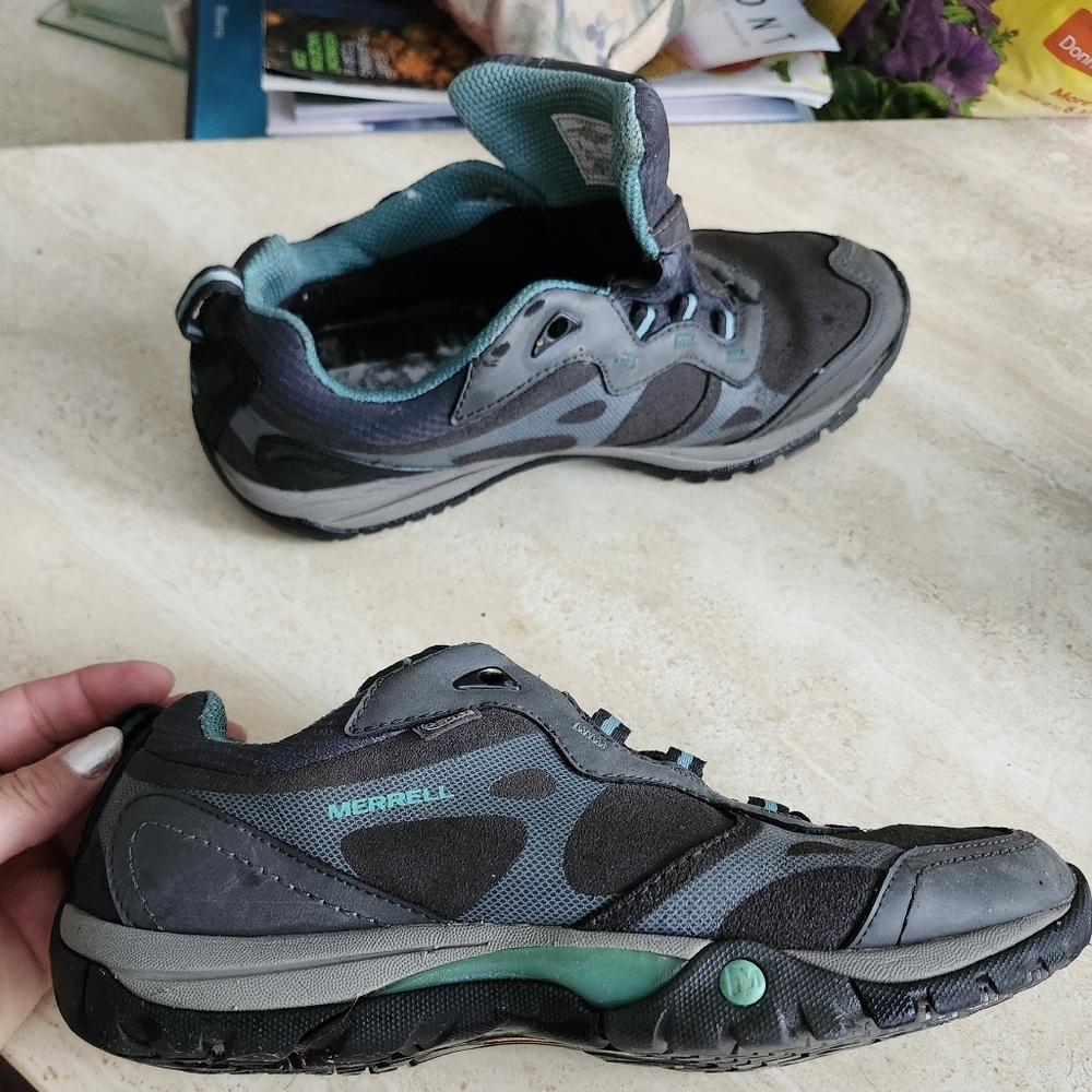 Merrell women Select Grip hiking shoes